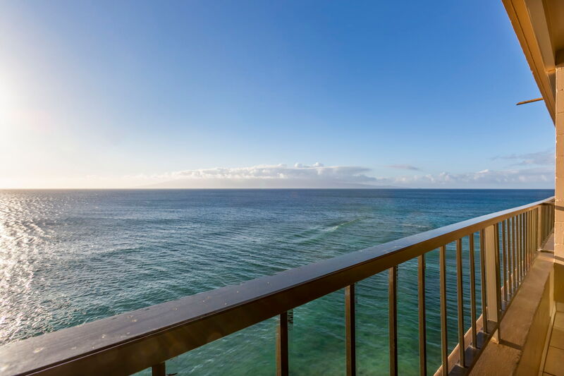 Maui Kai 806 lanai dining area with ocean views, perfect for breakfast and coffee with ocean breezes