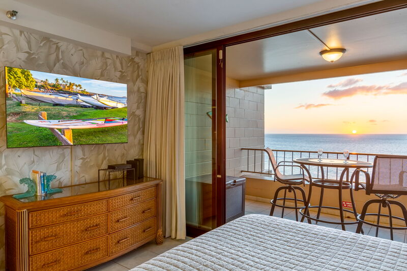 Maui Kai 806 living area with Tommy Bahama styled furniture throughout, oceanfront paradise