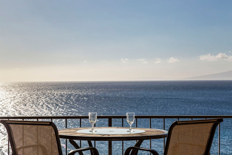 Maui Kai 806 living area with Tommy Bahama styled furniture and ocean views, Kaanapali Beach condo