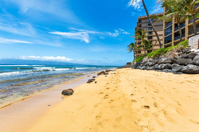 Maui Kai 806 oceanfront lanai with panoramic ocean views to Lanai and Molokai, Kaanapali Beach vacation rental