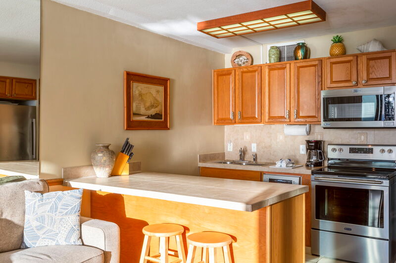 Maui Kai 806 oceanfront location near Black Rock on Kaanapali Beach, walking distance to restaurants