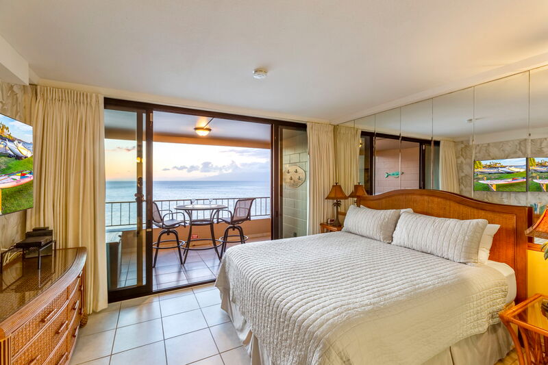 Maui Kai 806 oceanfront location on Kaanapali Beach, walking distance to restaurants and shops